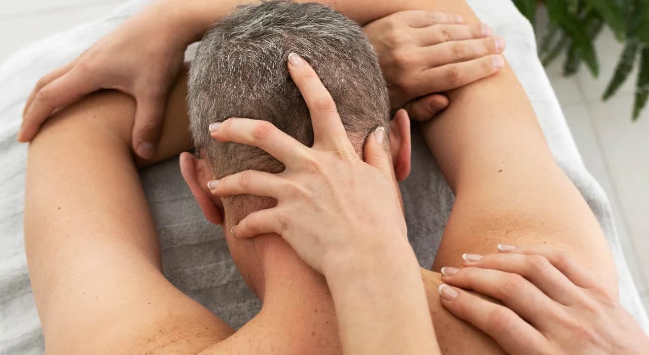 MASSAGE FANTASIE - DEUX THÉRAPEUTES : UNE NUE, UNE SEMI‑NUE - Masajes Eróticos Medellín